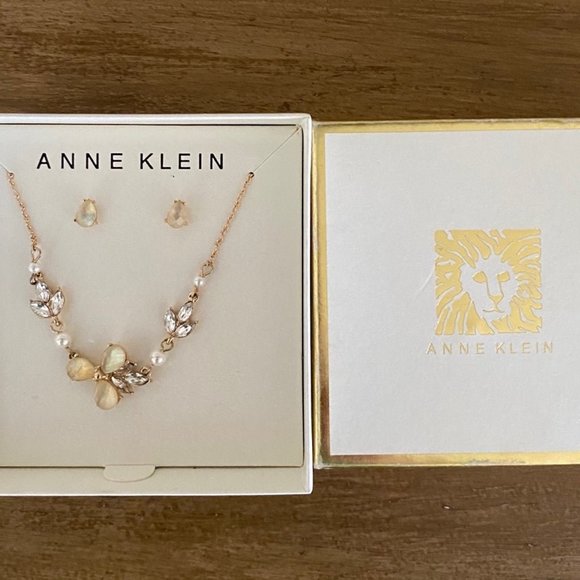 NIB Ann Klein Necklace and Earrings Box Gift Set - Picture 2 of 5